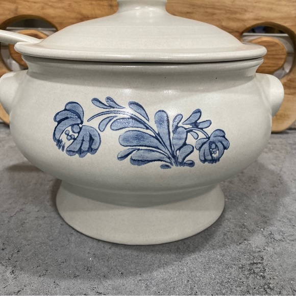 Pfaltzgraff Yorktowne vintage soup tureen - Picture 2 of 16